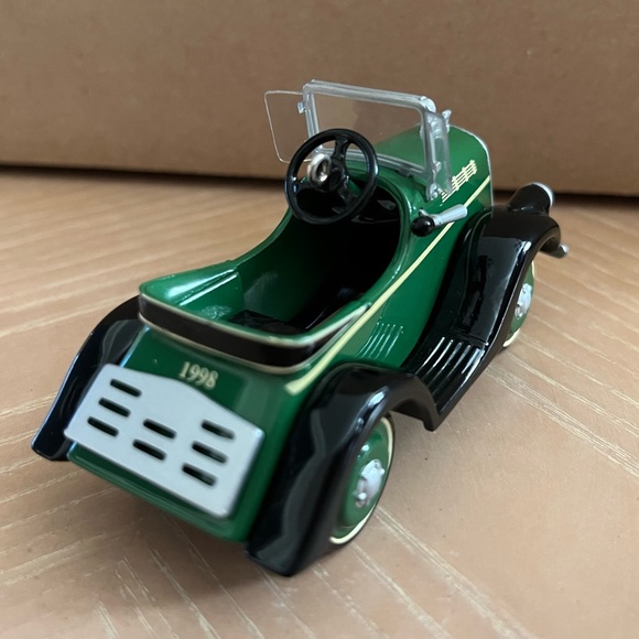 Hallmark Keepsake Ornament. 1935 Steelcraft by Murray. Kiddie Car Classics. - Picture 6 of 6